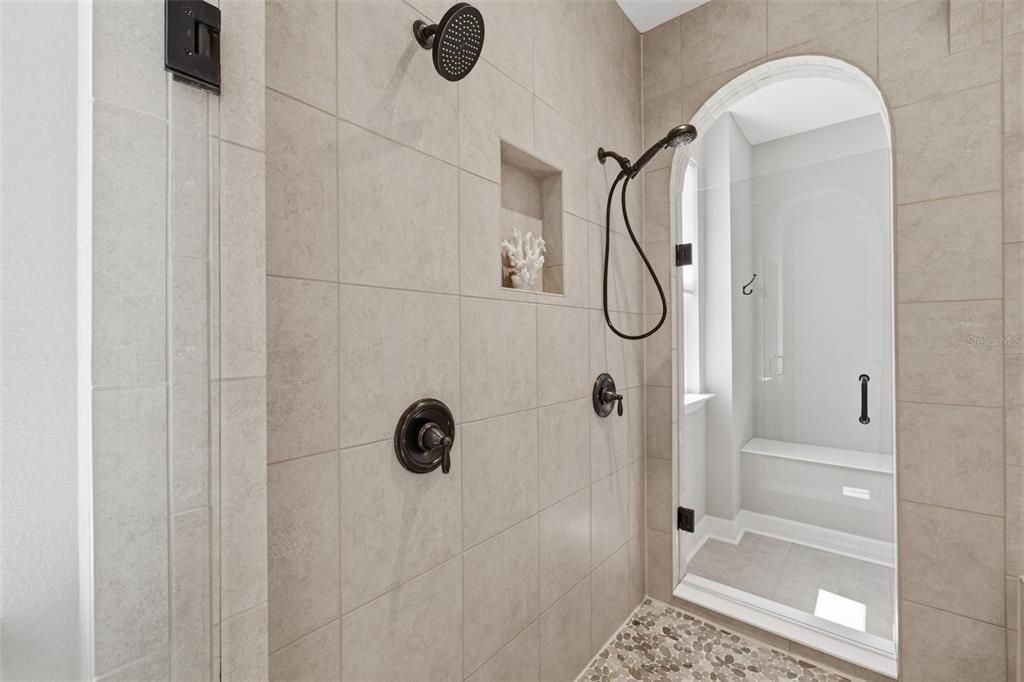 For Sale: $749,900 (5 beds, 4 baths, 4069 Square Feet)