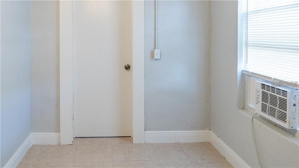 В аренду: $1,150 (2 спален, 1 ванн, 930 Квадратных фут)