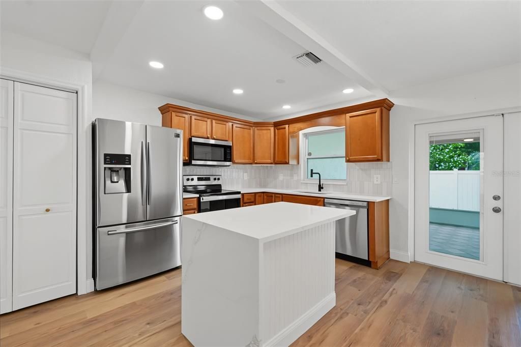 En Venta: $359,000 (3 camas, 2 baños, 1101 Pies cuadrados)
