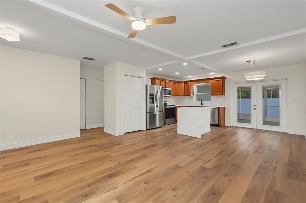 En Venta: $359,000 (3 camas, 2 baños, 1101 Pies cuadrados)