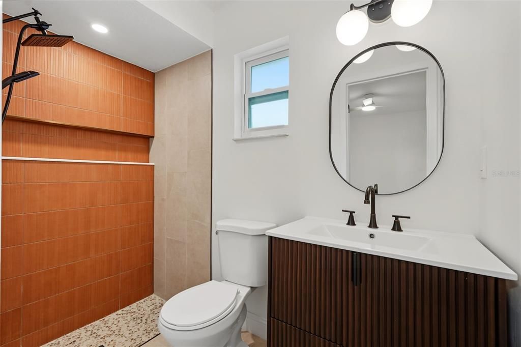 En Venta: $359,000 (3 camas, 2 baños, 1101 Pies cuadrados)