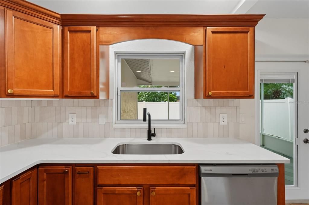 En Venta: $359,000 (3 camas, 2 baños, 1101 Pies cuadrados)