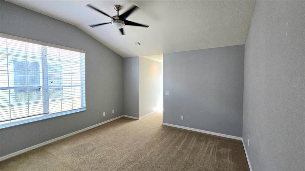 For Rent: $2,950 (5 beds, 2 baths, 2467 Square Feet)