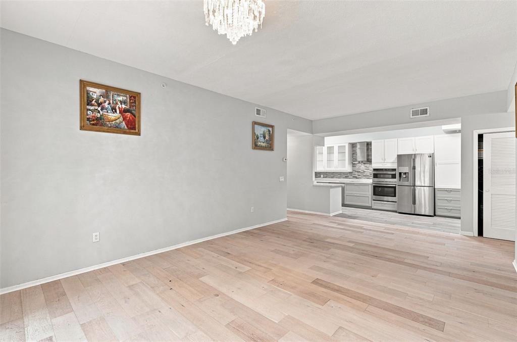 En Venta: $299,900 (3 camas, 2 baños, 1319 Pies cuadrados)