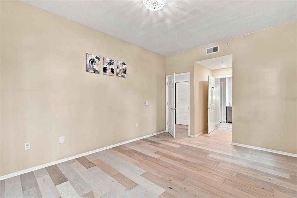 En Venta: $299,900 (3 camas, 2 baños, 1319 Pies cuadrados)