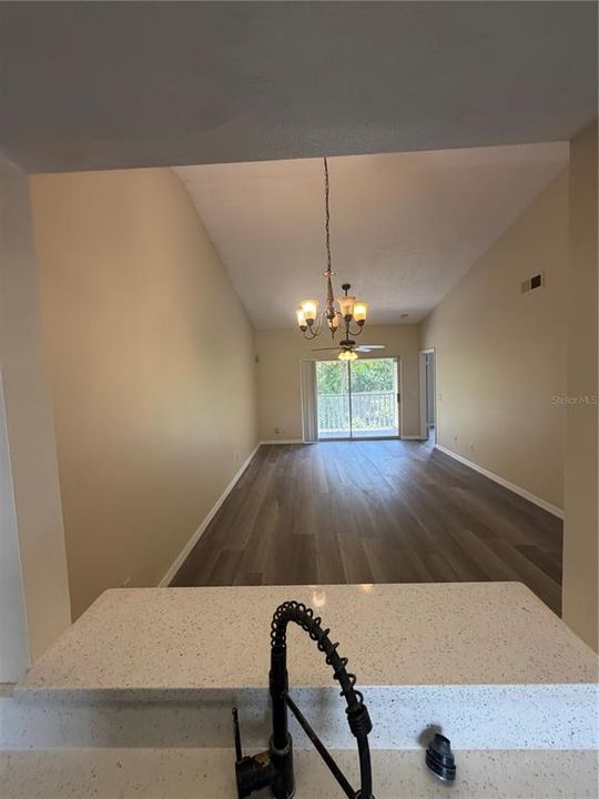 В аренду: $1,795 (2 спален, 2 ванн, 1013 Квадратных фут)