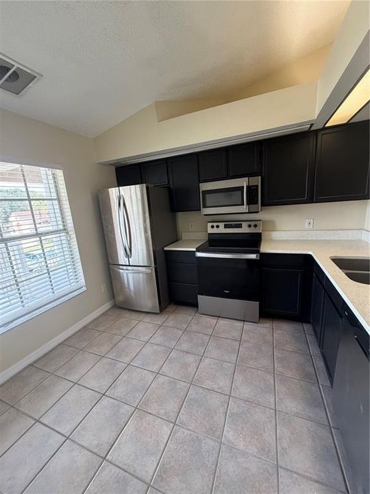 В аренду: $1,795 (2 спален, 2 ванн, 1013 Квадратных фут)