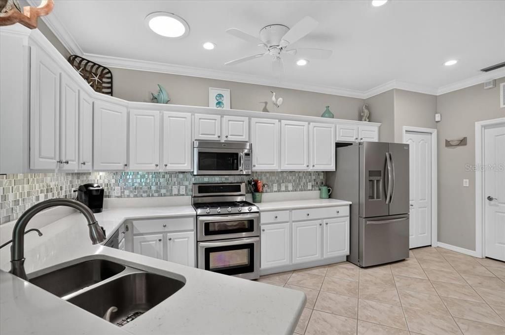 For Sale: $350,000 (3 beds, 2 baths, 1666 Square Feet)