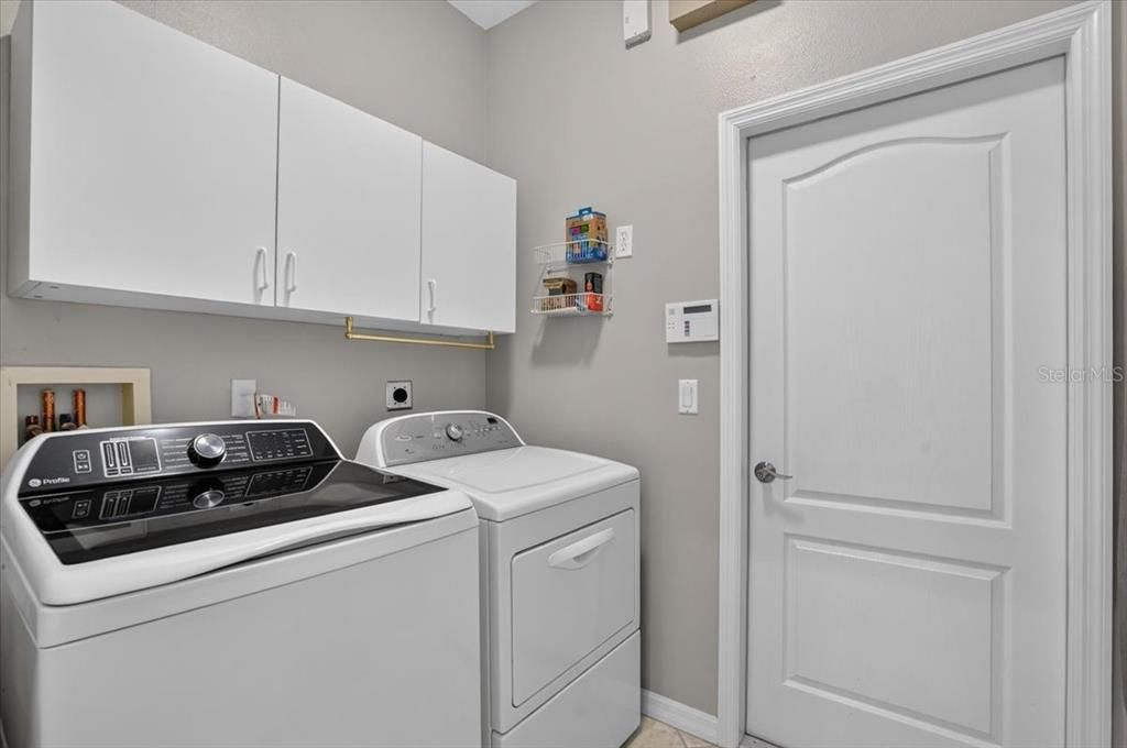 For Sale: $350,000 (3 beds, 2 baths, 1666 Square Feet)