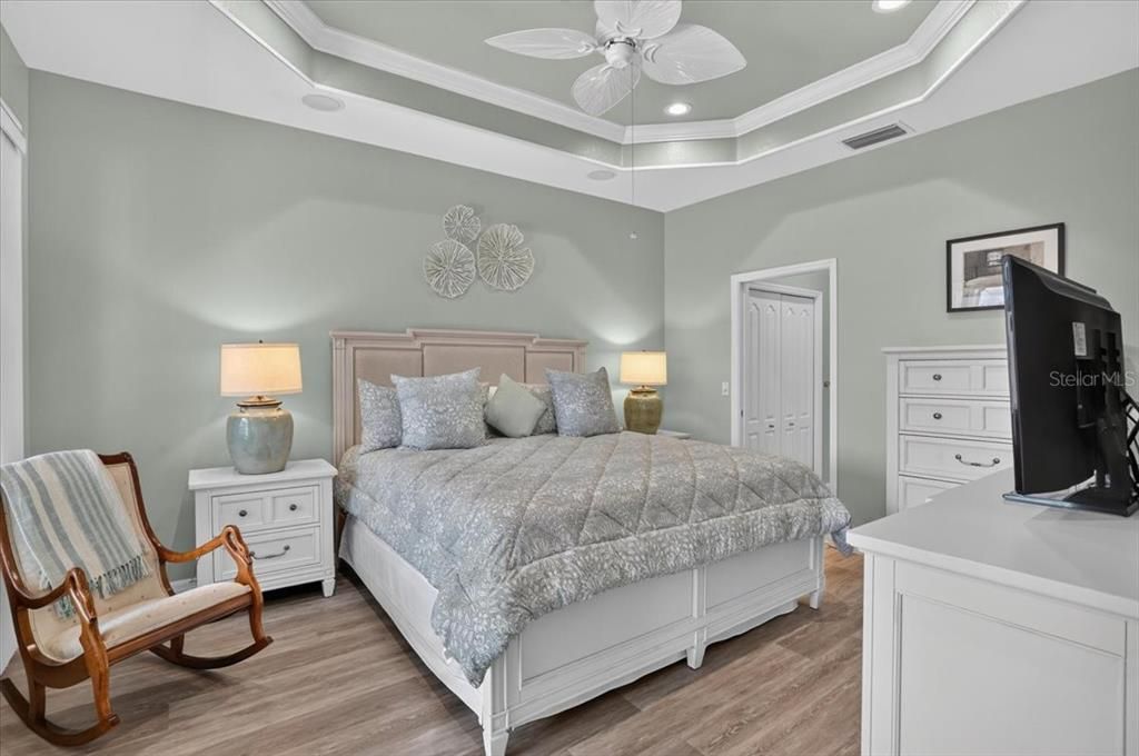 For Sale: $350,000 (3 beds, 2 baths, 1666 Square Feet)