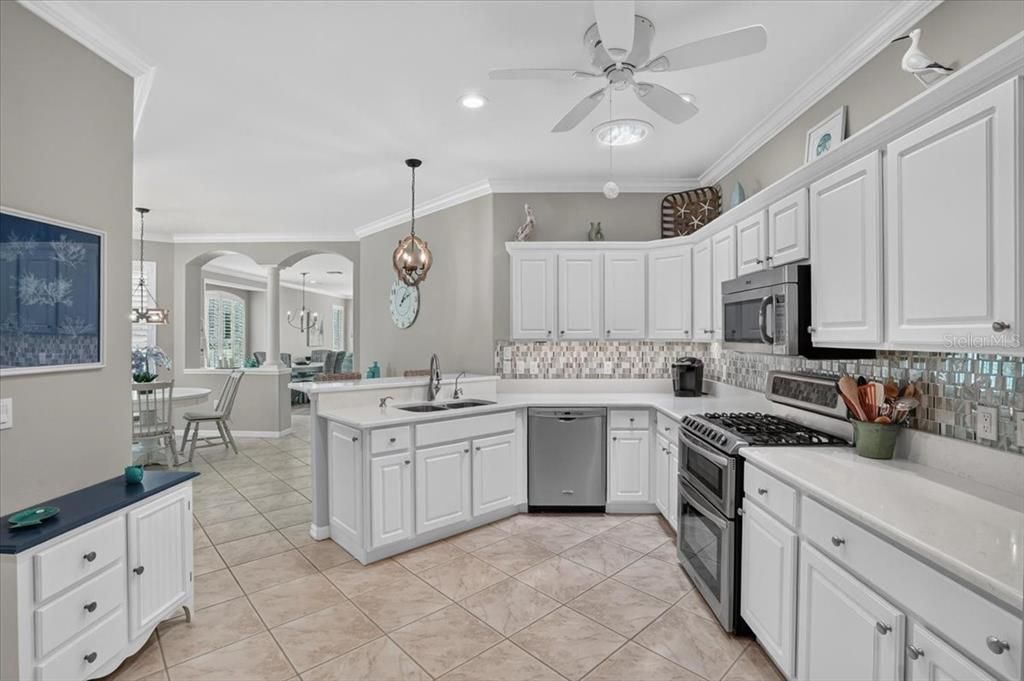 For Sale: $350,000 (3 beds, 2 baths, 1666 Square Feet)