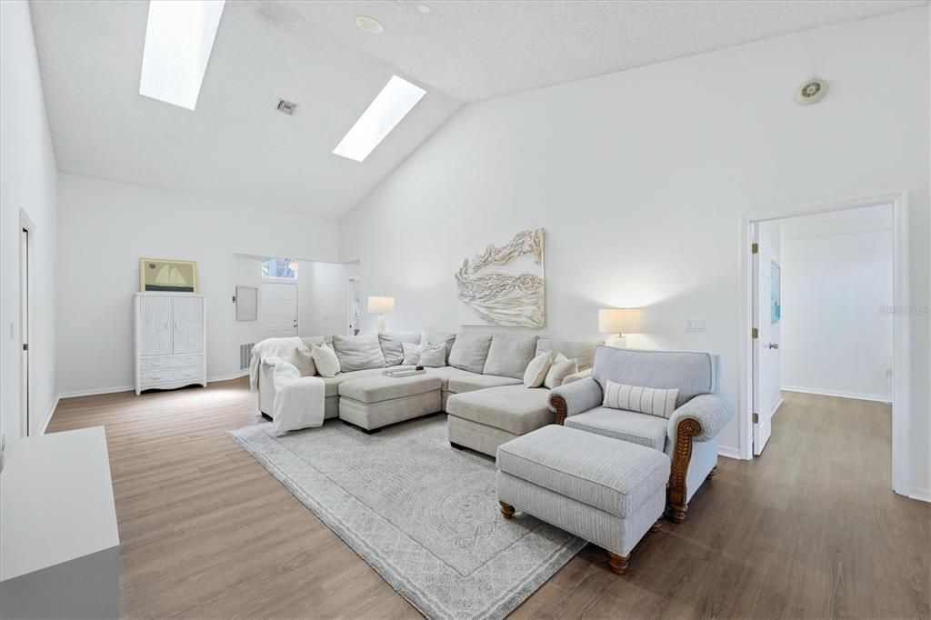 For Sale: $365,000 (2 beds, 2 baths, 1794 Square Feet)