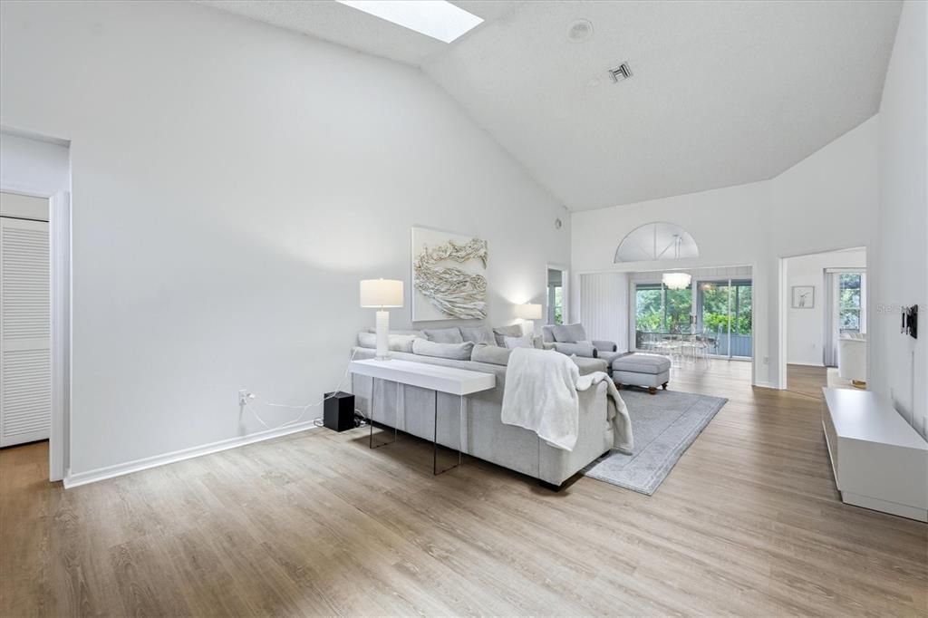 For Sale: $365,000 (2 beds, 2 baths, 1794 Square Feet)
