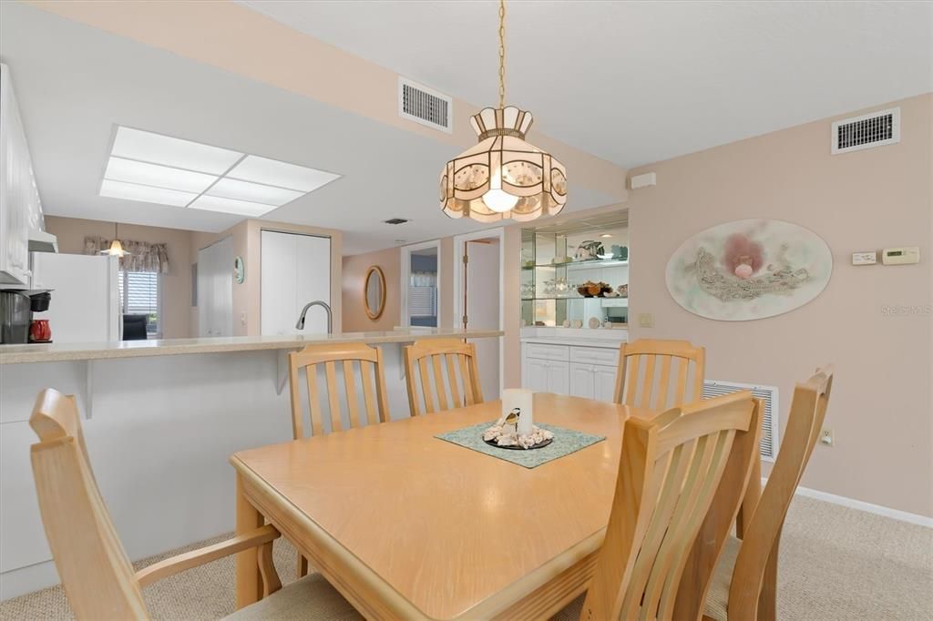 For Sale: $115,000 (2 beds, 2 baths, 1092 Square Feet)