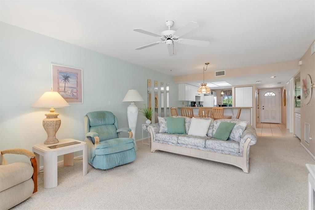 For Sale: $115,000 (2 beds, 2 baths, 1092 Square Feet)