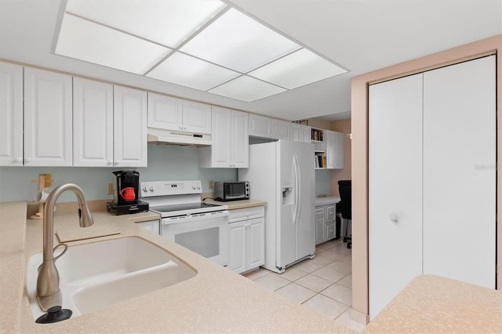 For Sale: $115,000 (2 beds, 2 baths, 1092 Square Feet)