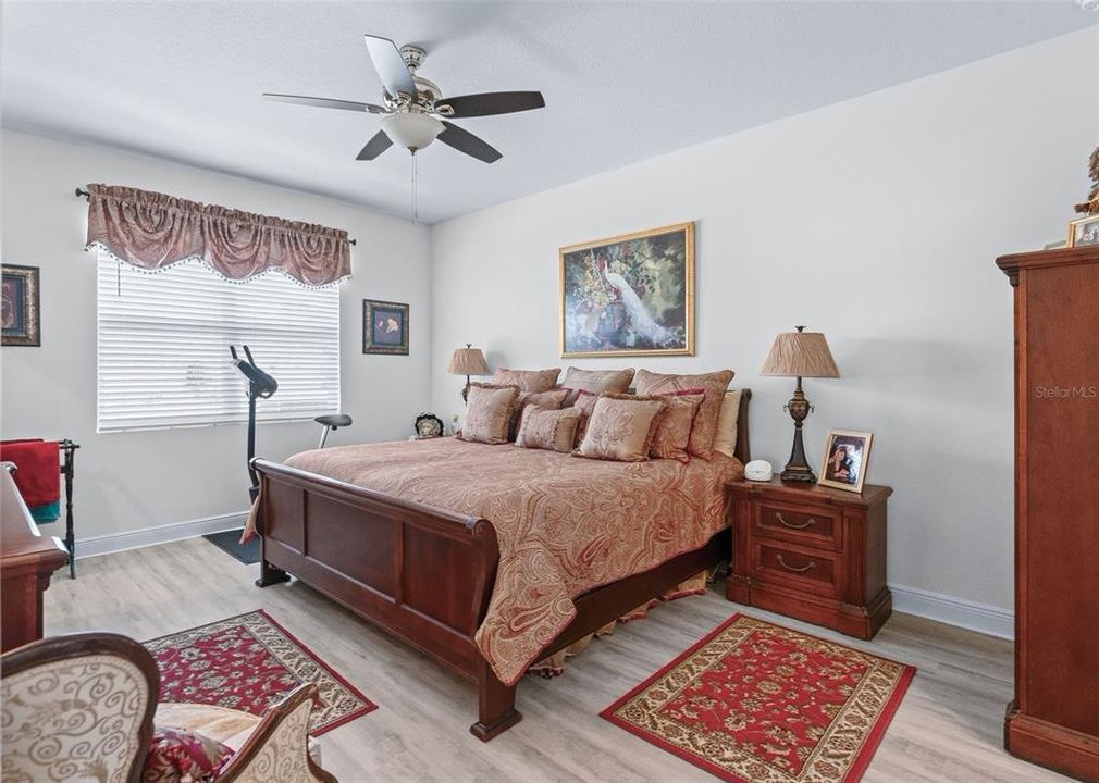 For Sale: $379,950 (2 beds, 2 baths, 1813 Square Feet)