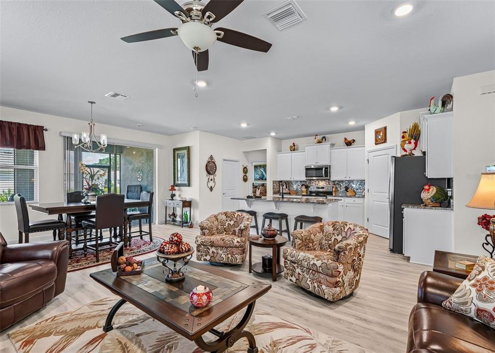 For Sale: $379,950 (2 beds, 2 baths, 1813 Square Feet)