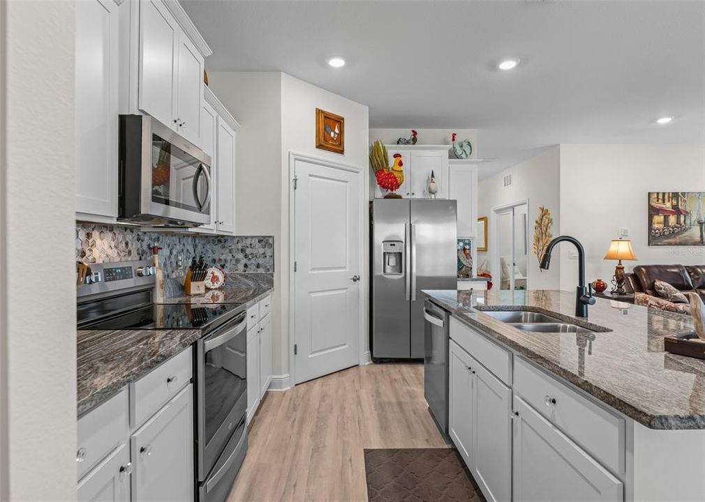 For Sale: $379,950 (2 beds, 2 baths, 1813 Square Feet)