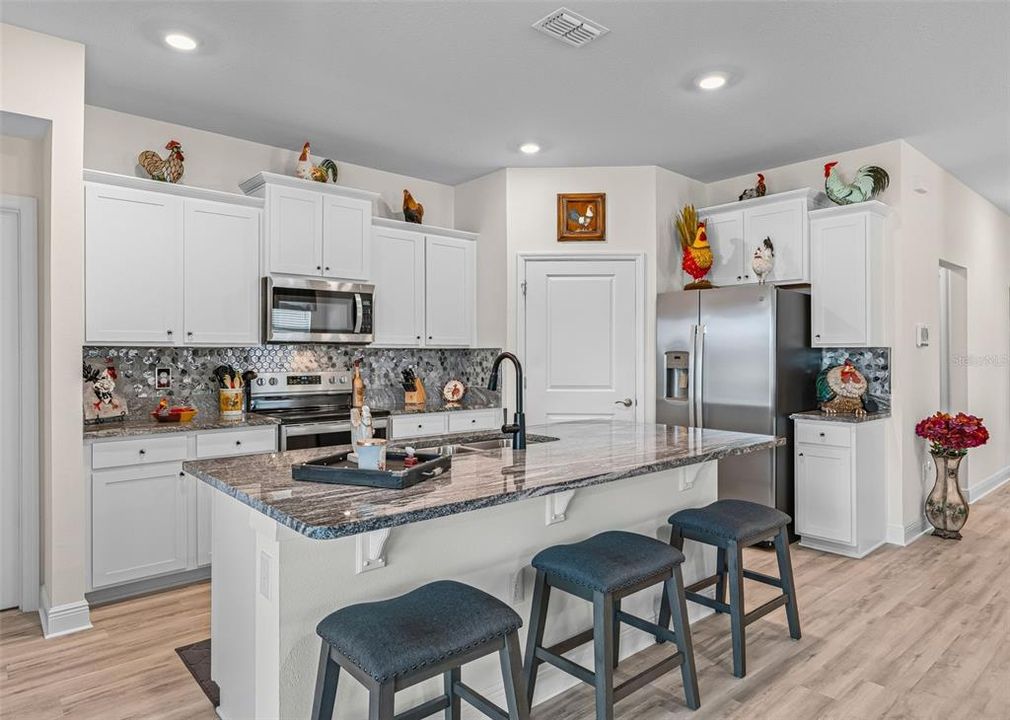 For Sale: $379,950 (2 beds, 2 baths, 1813 Square Feet)