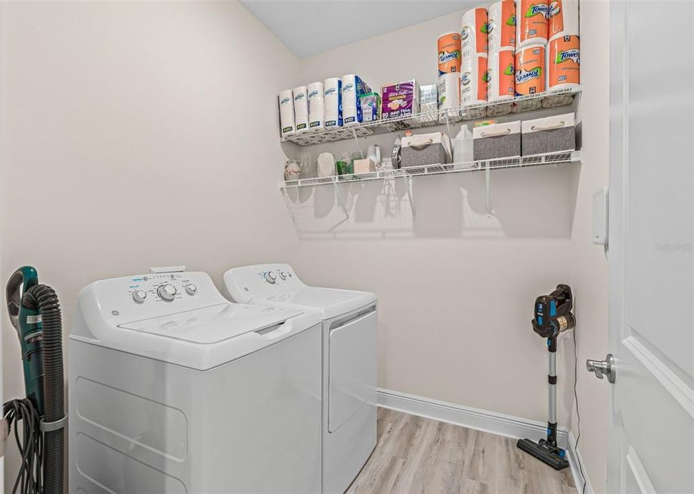 For Sale: $379,950 (2 beds, 2 baths, 1813 Square Feet)