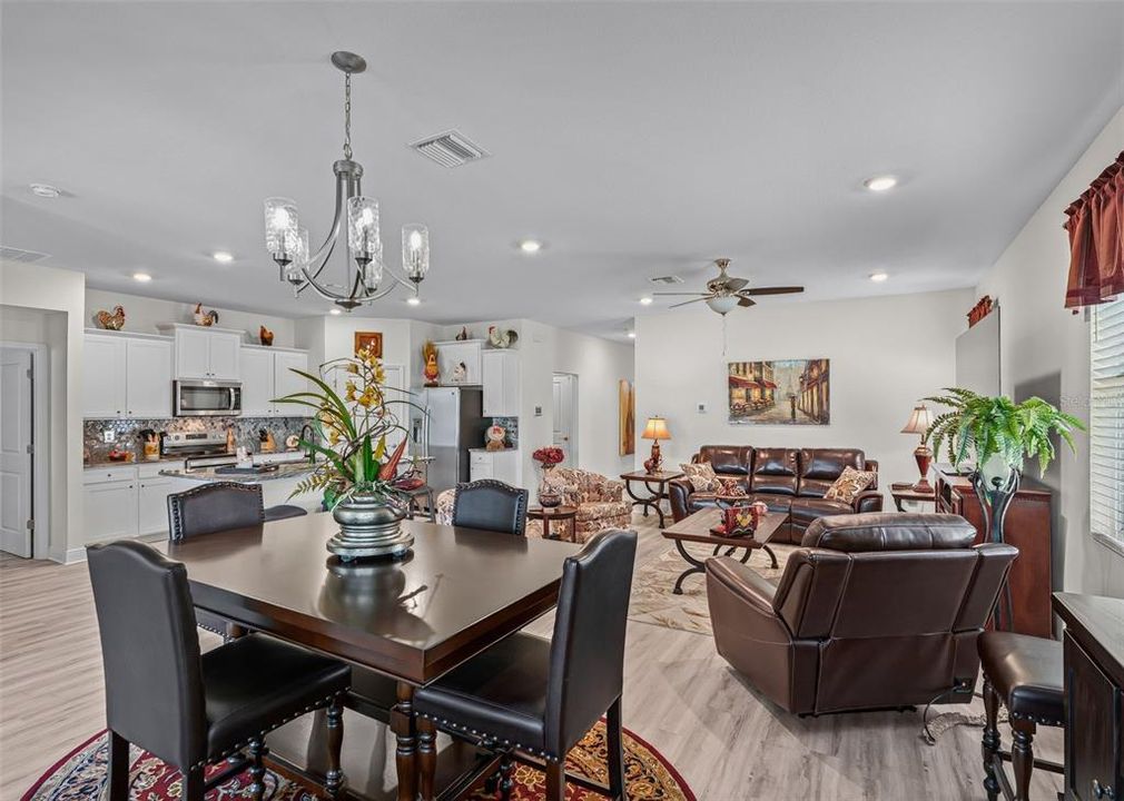 For Sale: $379,950 (2 beds, 2 baths, 1813 Square Feet)