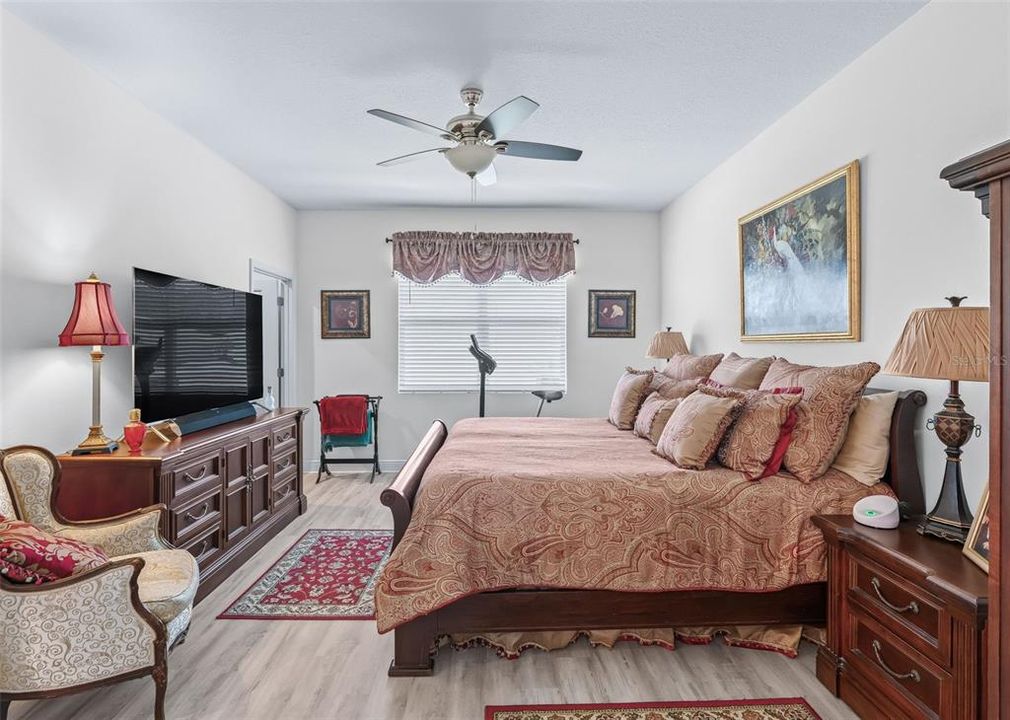 For Sale: $379,950 (2 beds, 2 baths, 1813 Square Feet)