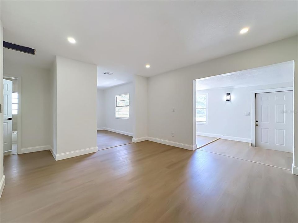 For Sale: $275,000 (3 beds, 2 baths, 1168 Square Feet)