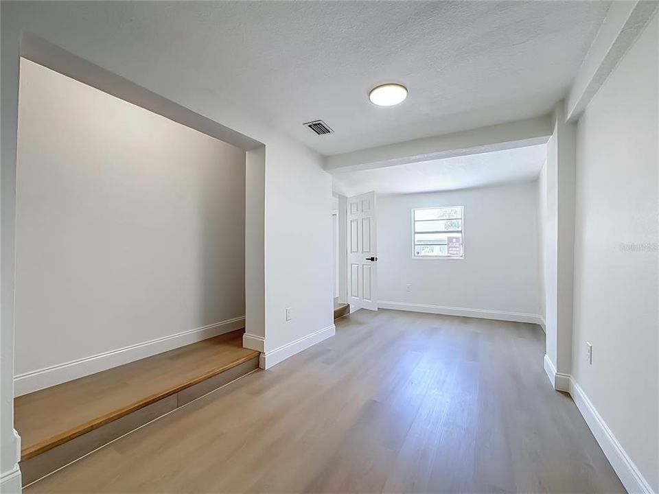 For Sale: $275,000 (3 beds, 2 baths, 1168 Square Feet)