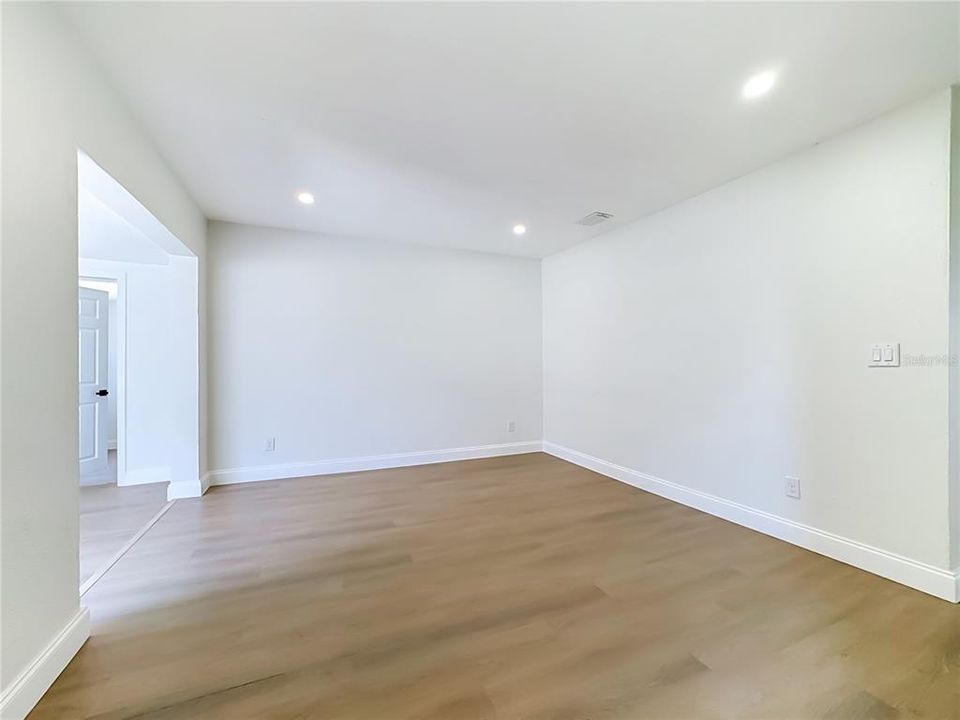 For Sale: $275,000 (3 beds, 2 baths, 1168 Square Feet)
