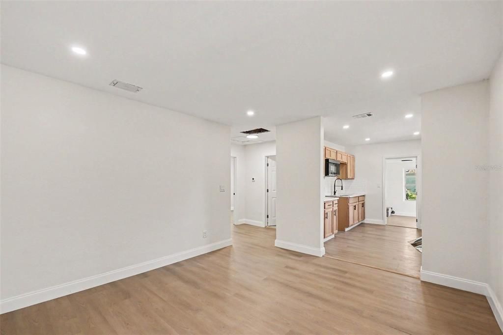 For Sale: $275,000 (3 beds, 2 baths, 1168 Square Feet)