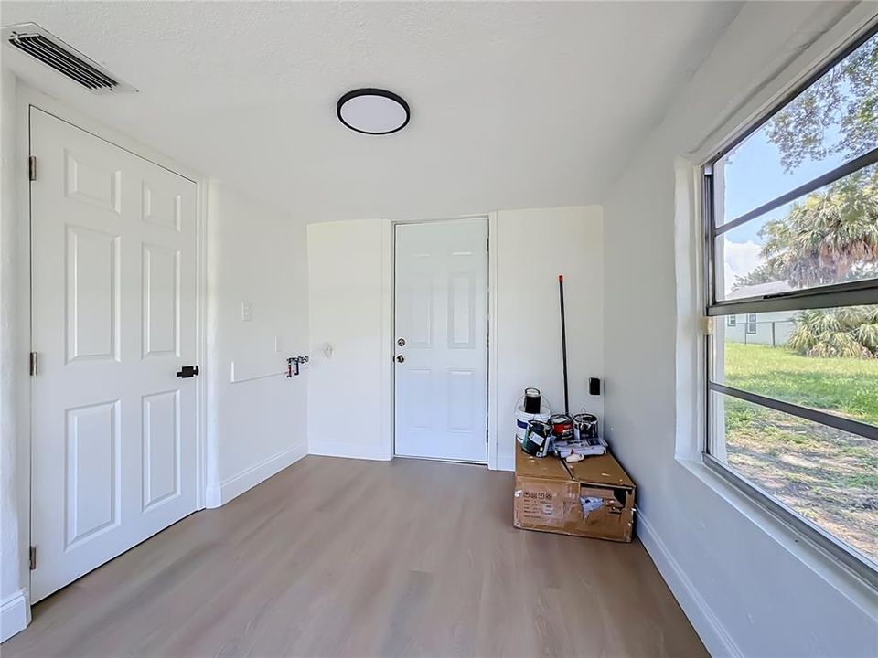 For Sale: $275,000 (3 beds, 2 baths, 1168 Square Feet)