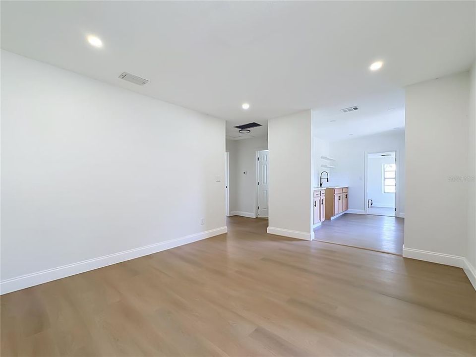 For Sale: $275,000 (3 beds, 2 baths, 1168 Square Feet)