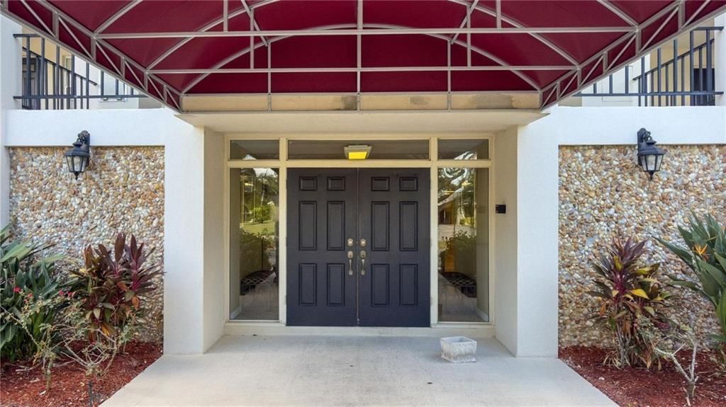 For Rent: $1,875 (1 beds, 1 baths, 900 Square Feet)