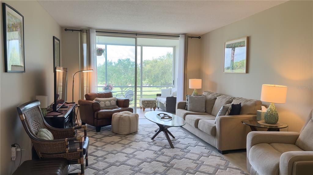 For Rent: $1,875 (1 beds, 1 baths, 900 Square Feet)