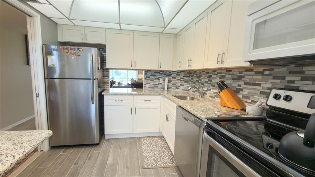For Rent: $1,875 (1 beds, 1 baths, 900 Square Feet)