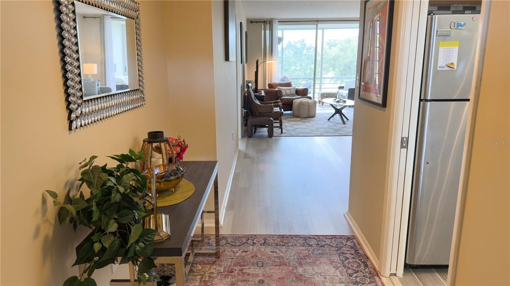 For Rent: $1,875 (1 beds, 1 baths, 900 Square Feet)