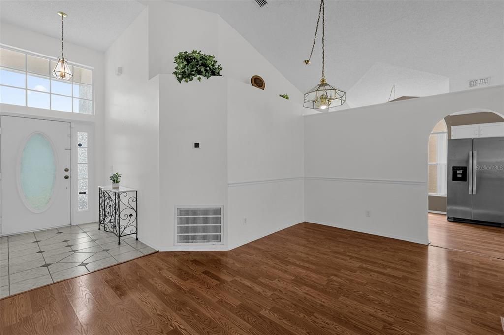 En Venta: $405,000 (3 camas, 2 baños, 1700 Pies cuadrados)