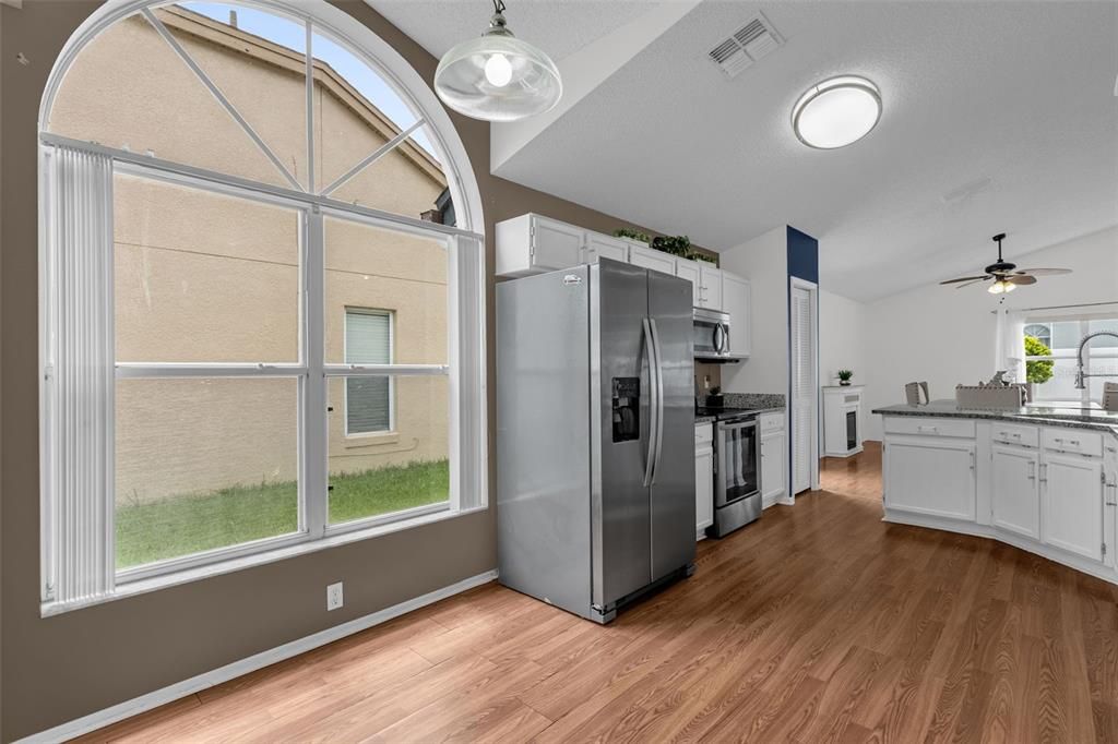 En Venta: $405,000 (3 camas, 2 baños, 1700 Pies cuadrados)