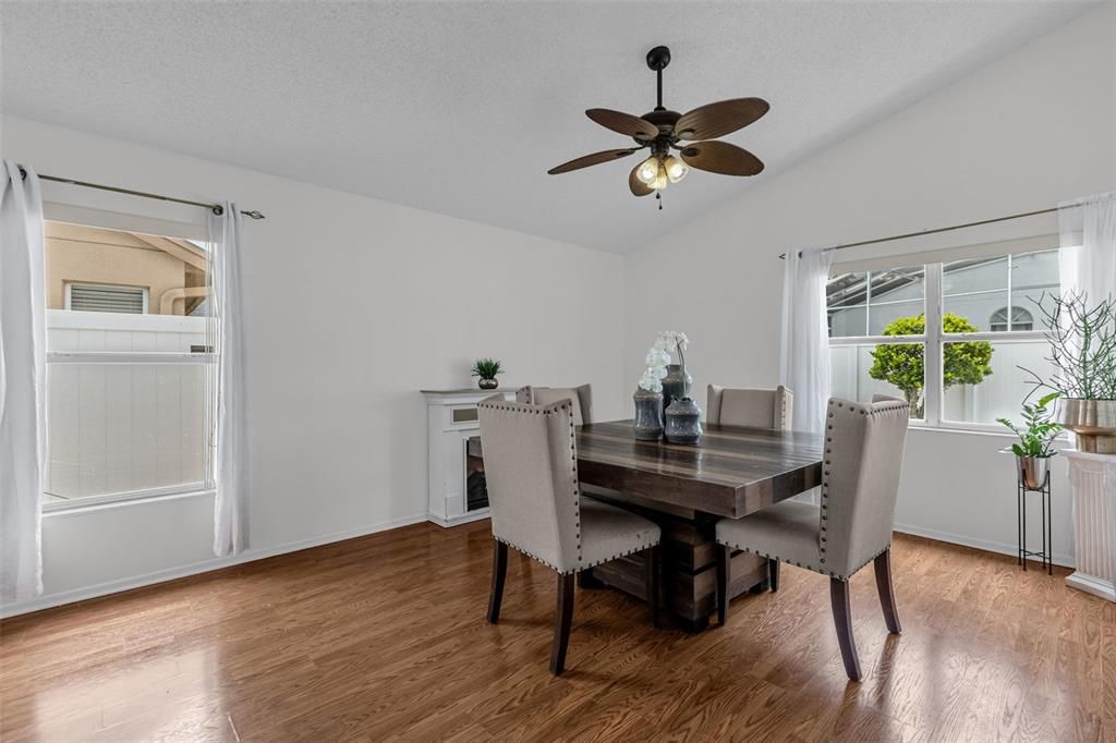En Venta: $405,000 (3 camas, 2 baños, 1700 Pies cuadrados)