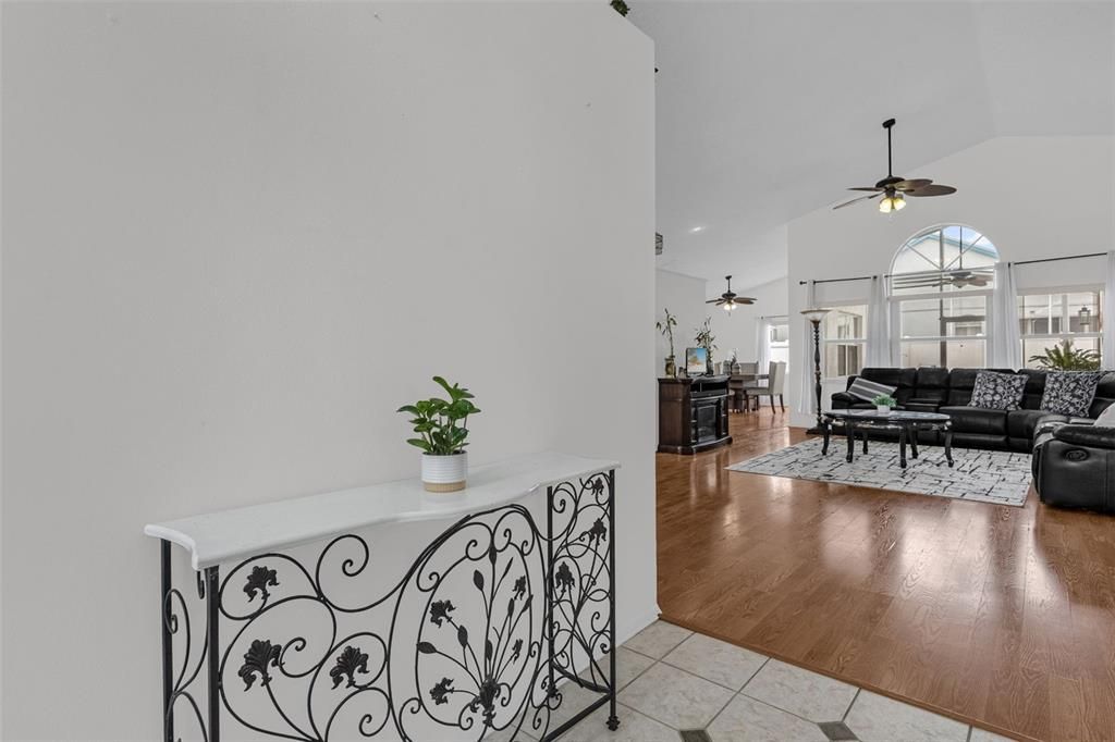 En Venta: $405,000 (3 camas, 2 baños, 1700 Pies cuadrados)