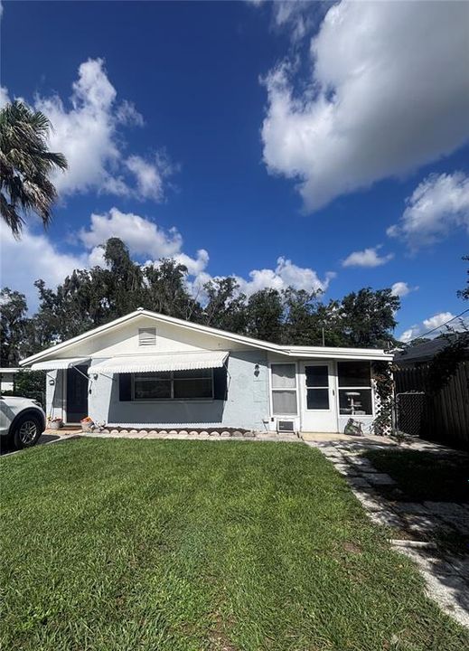 For Sale: $229,900 (2 beds, 1 baths, 1090 Square Feet)