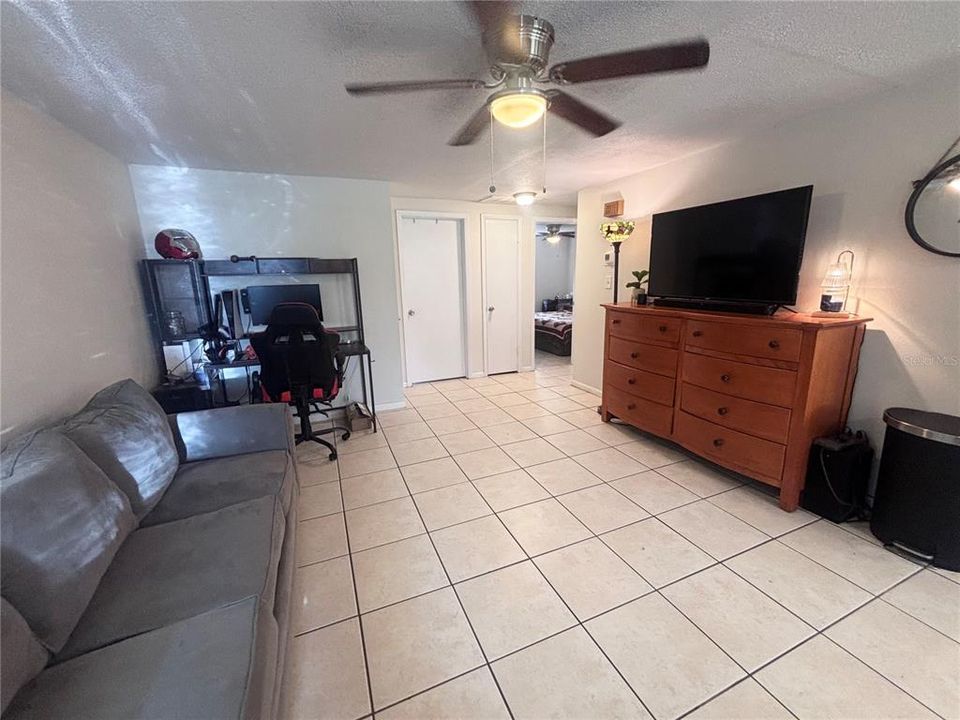 For Sale: $229,900 (2 beds, 1 baths, 1090 Square Feet)