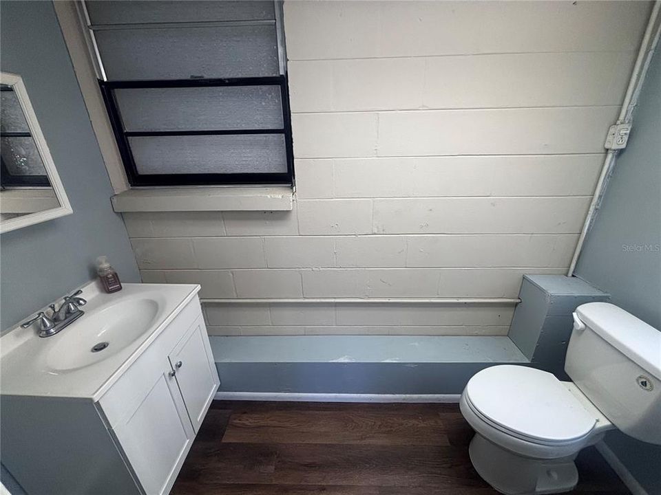 For Sale: $229,900 (2 beds, 1 baths, 1090 Square Feet)