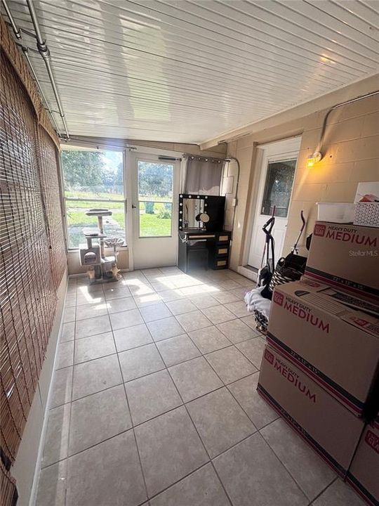 For Sale: $229,900 (2 beds, 1 baths, 1090 Square Feet)