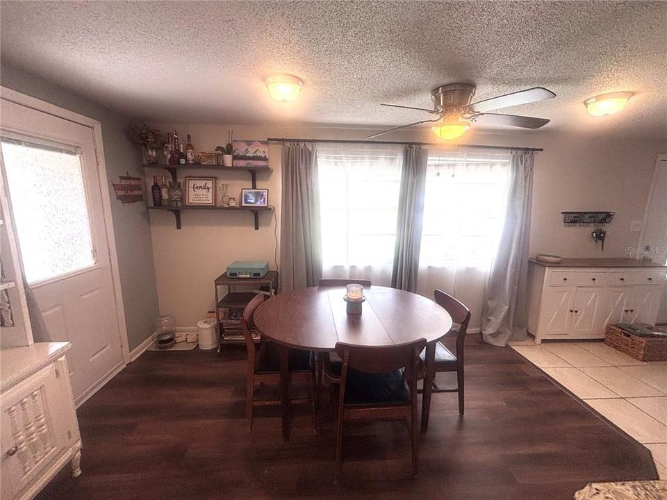 For Sale: $229,900 (2 beds, 1 baths, 1090 Square Feet)