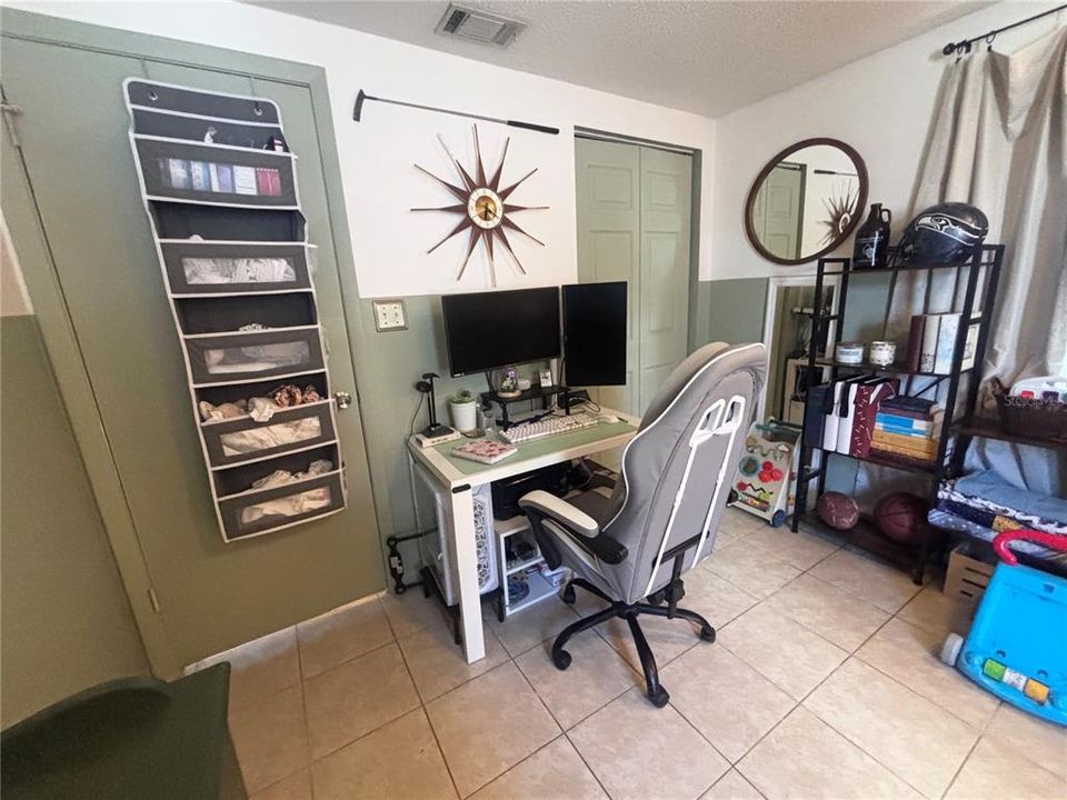 For Sale: $229,900 (2 beds, 1 baths, 1090 Square Feet)