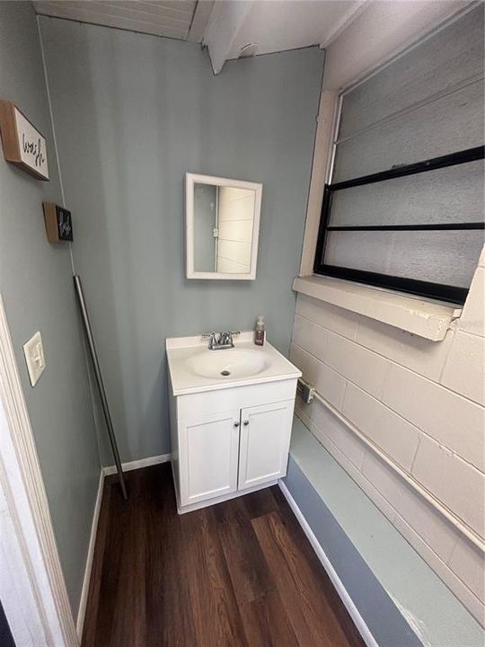 For Sale: $229,900 (2 beds, 1 baths, 1090 Square Feet)