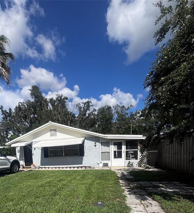 For Sale: $229,900 (2 beds, 1 baths, 1090 Square Feet)