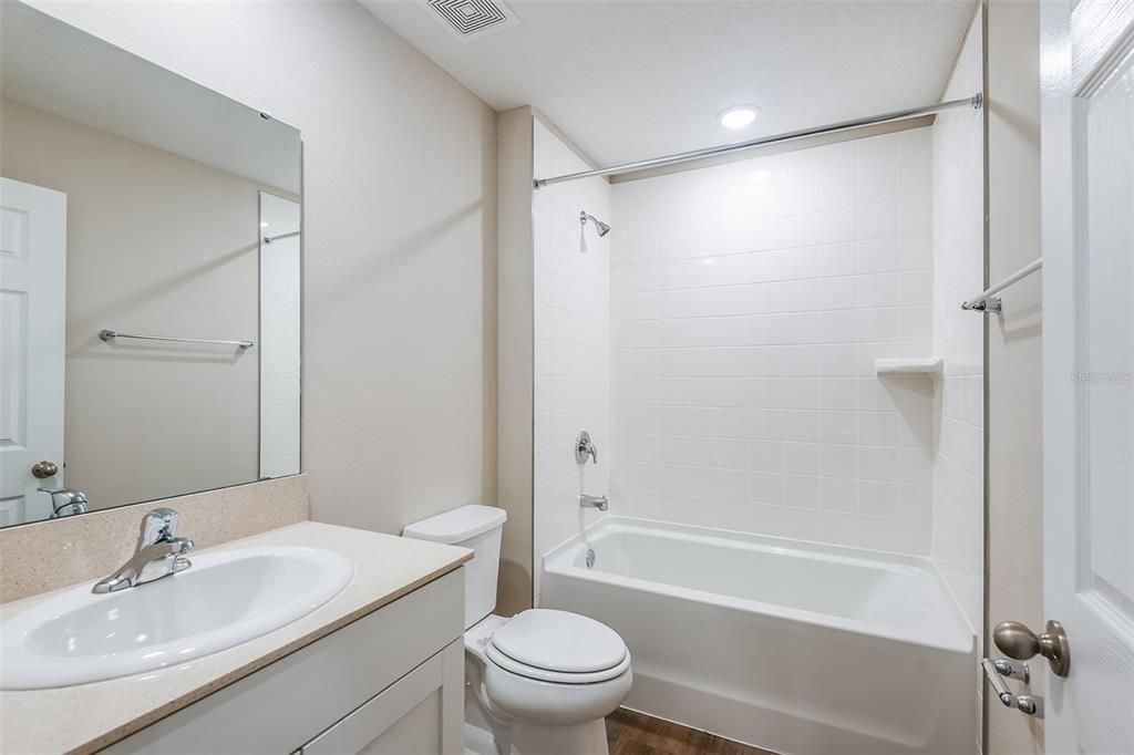 На продажу: $358,990 (3 спален, 2 ванн, 1615 Квадратных фут)